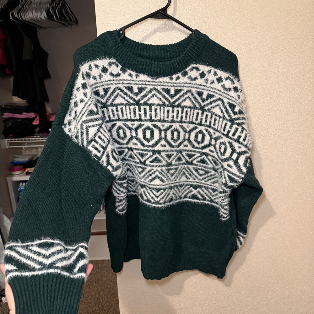 Green and White Patterned Sweater